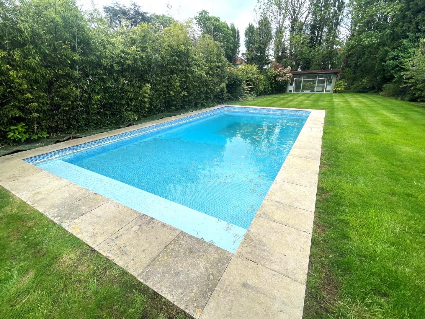 5 bed property in Uphill Road, Mill Hill